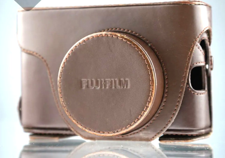 Чехол кожаный Fujifilm LC-X 100 S коричневый Купить чехол Fujifilm LC-X в интернете по выгодной цене