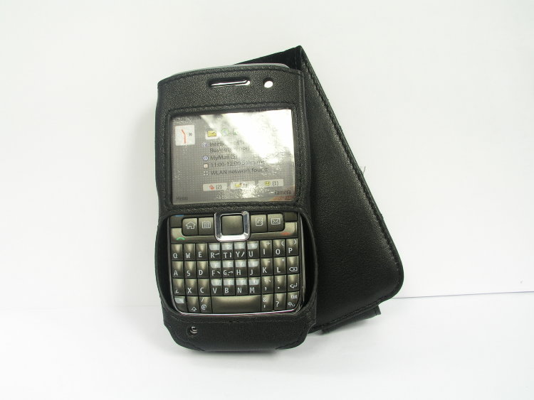 Оригинальный кожаный чехол для телефона Nokia E71 Clip black Оригинальный кожаный чехол для телефона Nokia E71 Clip black.